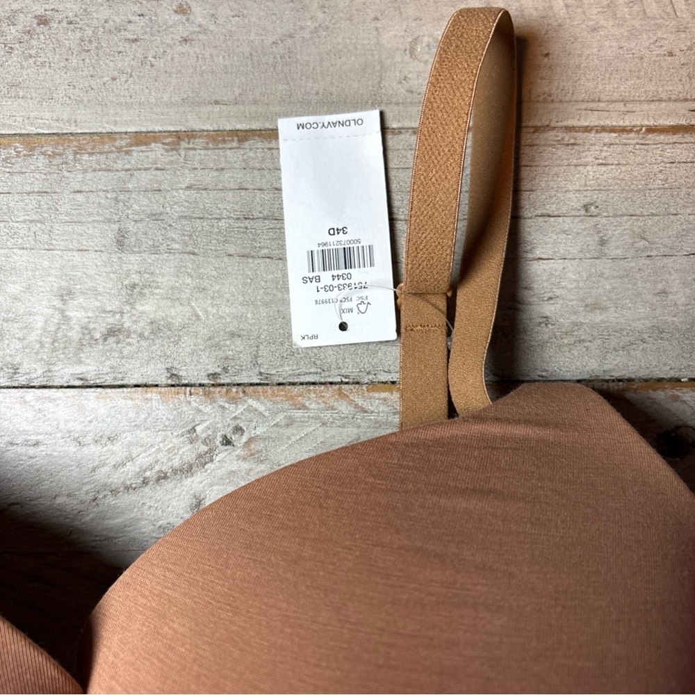 OLD NAVY- LIGHTLY PADDED-PLUNGE-UNDERWIRE-BRA-SIZE-34D-NWT - Picture 3 of 14